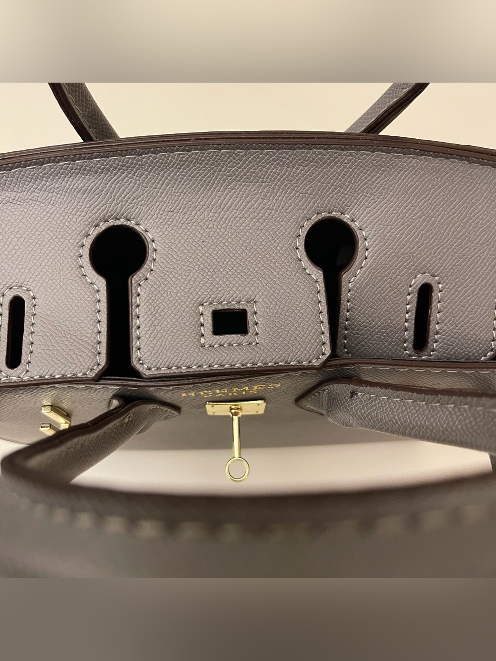 H E R M E S ~ S T Y L E - Elegant Classic Grey Trapeze Satchel – Grained Leather - Picture 9 of 10